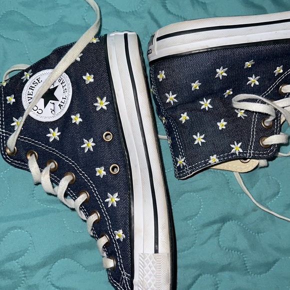 Converse Chuck Taylor All Stars Denim with Daisies High Tops - Picture 3 of 4
